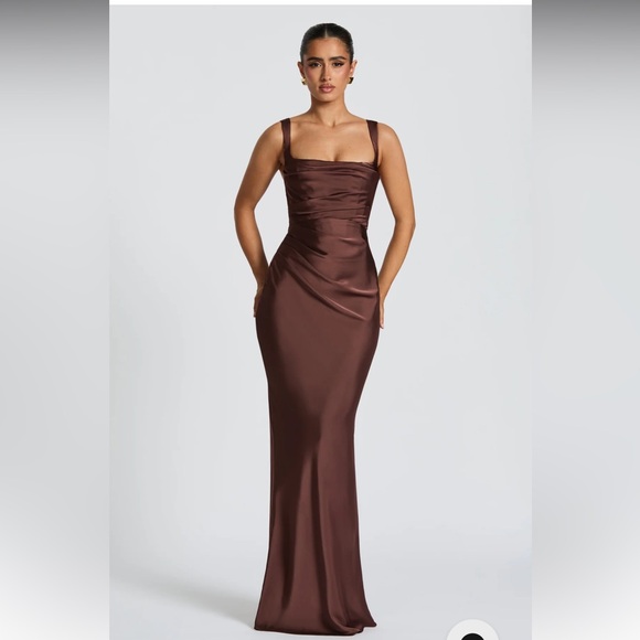 Elegant Brown Maxi Dress - Picture 1 of 4